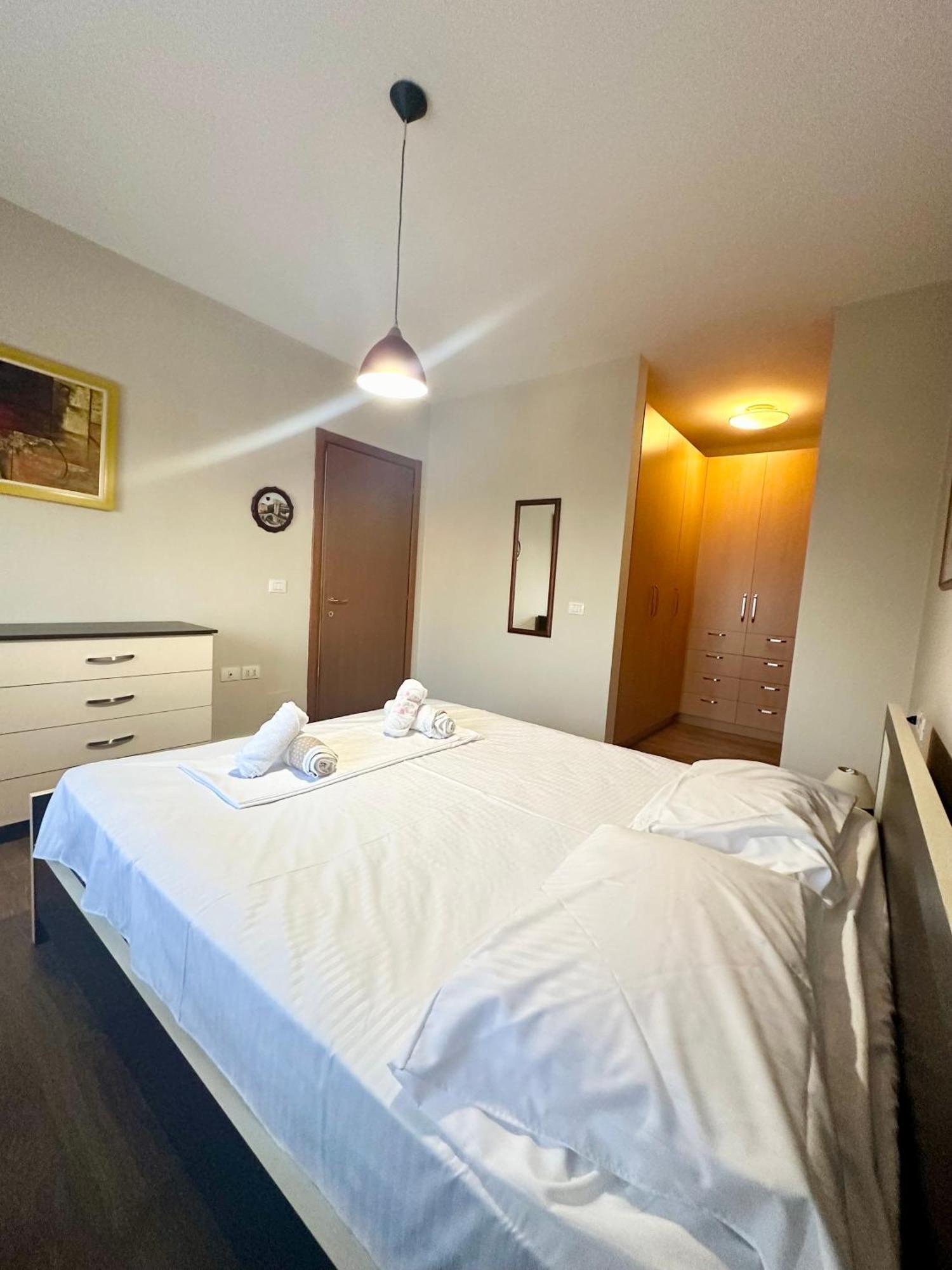 Kk Apartment Air Albania-Centrally Located Тирана Екстериор снимка
